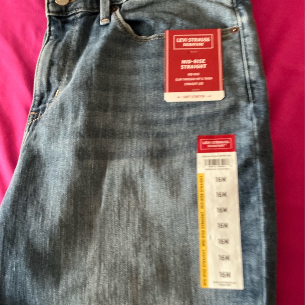 NWT Women’s Levi's Blue Straight Jeans Classic Denim Size 16M